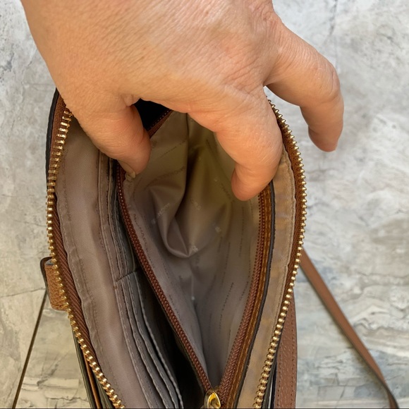 Michael Kors Leather Mercer Large Snap Pocket Crossbody Bag Clutch - Picture 6 of 10